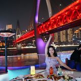 便能邂逅一家满是惊喜的江景餐厅。宽敞的大露台