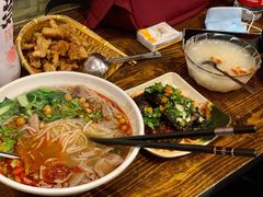 -爆炸头阿姨小四川正宗川味小吃(无任何分店)