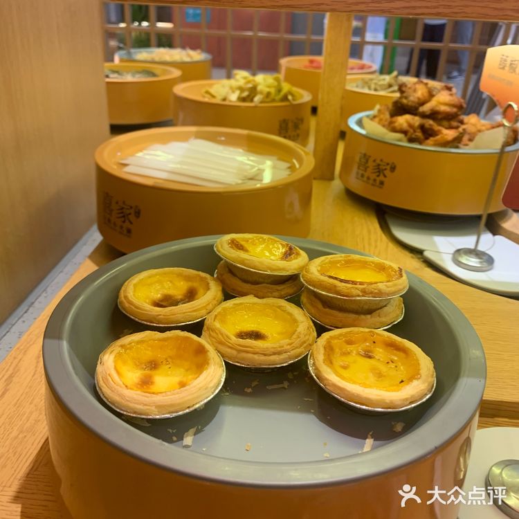 人山人海的自助小火锅