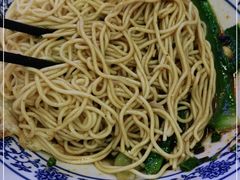 -渝之汇牛肉豌杂面