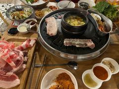 -江南猪肉商会无限续吃(弘大店)