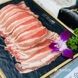 环境：店内环境以白色调为主