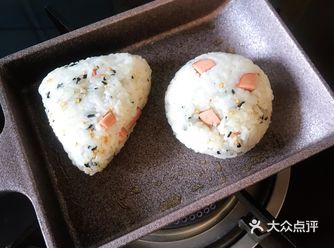 家里有剩饭怎么办？来，跟我一起做个火腿肠煎饭团