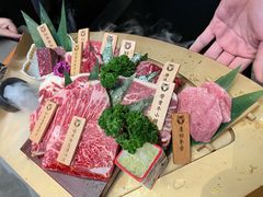 -铭牛烧肉·和牛海鲜自助(高新月牙湖店)