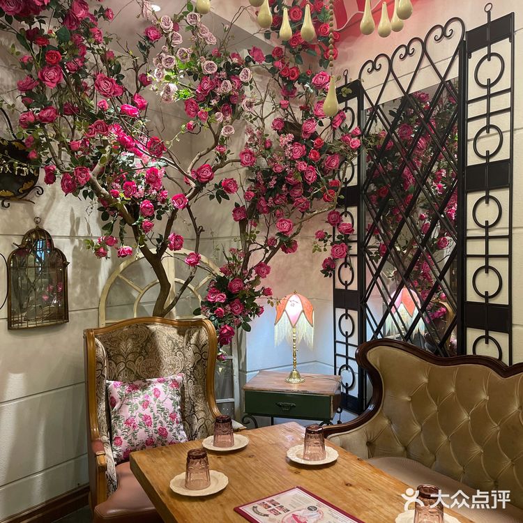 广州美食|沉浸在法式童话镇的复古餐厅🐇