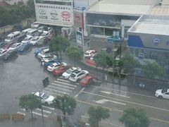 -上海华裕比亚迪4S店