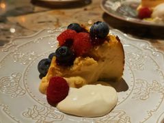 烤莓果巴斯克蛋糕-BROWNSTONE布朗石西班牙餐厅(富城店)