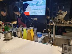 -Mx.cocktail bar