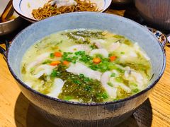 招牌酸菜鱼面-汤去三面(骆驼店)