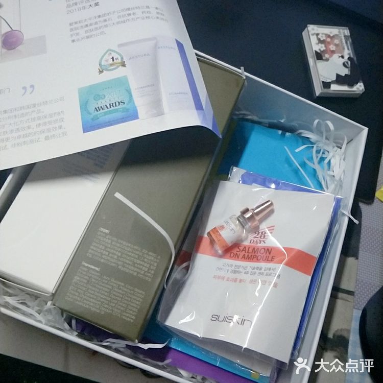 一晚上肌肤锁水效果还是很不错,干皮亲妈啊!