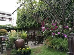 -Dash Teak House