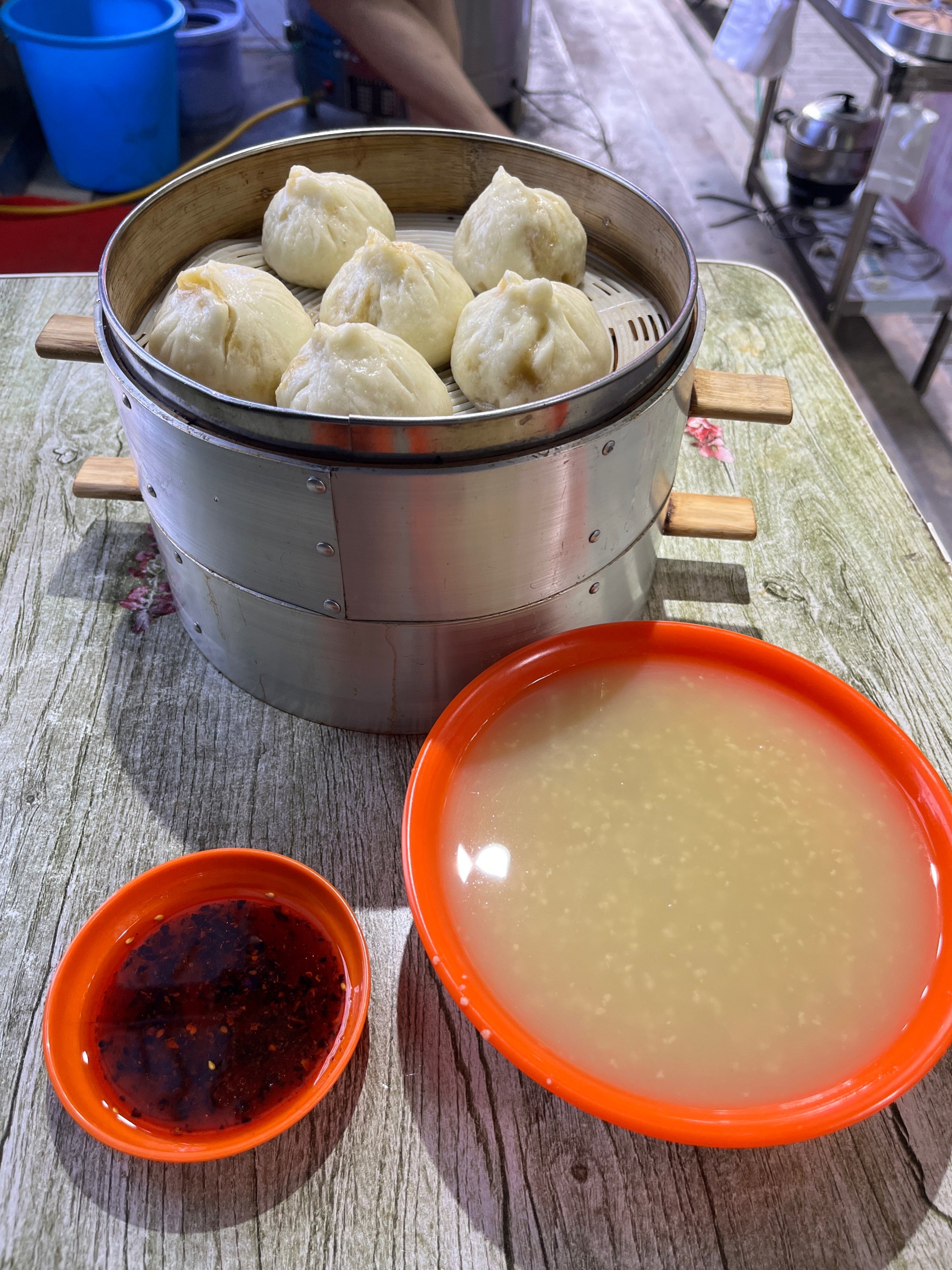 两笼包子一碗稀饭