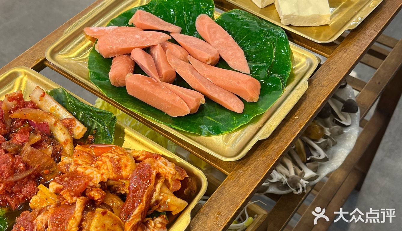 大理这家7年老店🍄 石板烧和菌锅都封神