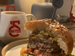 双片鹅肝汉堡-HIGH FIVE哈福手工汉堡(桂林路店)