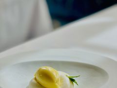 白巧克力酸奶慕斯-AZUR聚(香格里拉饭店)