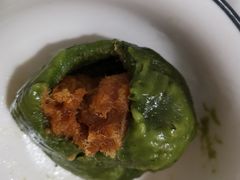艾叶咸蛋黄肉松青团-王家沙点心店(南京西路总店)