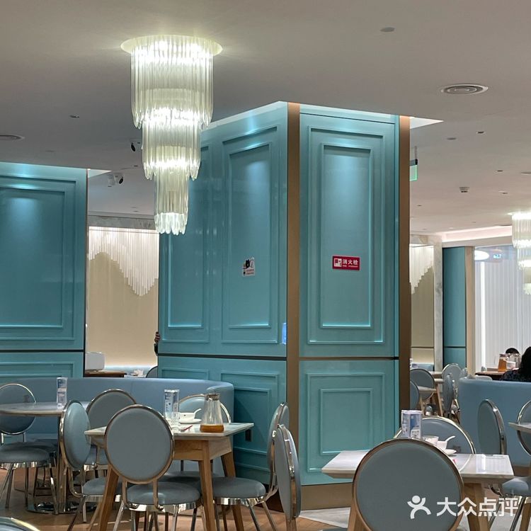 中午美食打卡：孔雀川菜