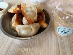 -黄阿姨锅贴大王(万航渡路店)