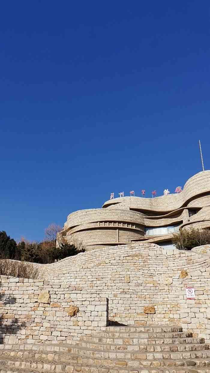 府君山公園上的地質博物館風景優美雖然經常在那裡登山健身卻沒進去過