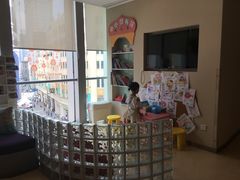 -瑞尔齿科(南京东路名人诊所)