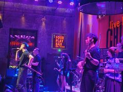 -FOUR PLAY BAR