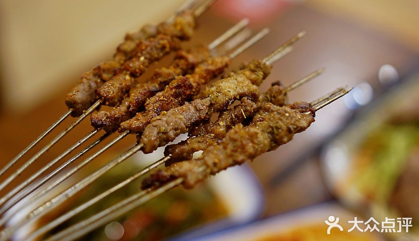 羊肉肥瘦相间，美味无穷，一点儿羊膻味都没有