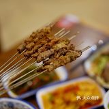 羊肉肥瘦相间，美味无穷，一点儿羊膻味都没有