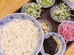 老北京炸酱面-门框胡同百年卤煮(新街口店)