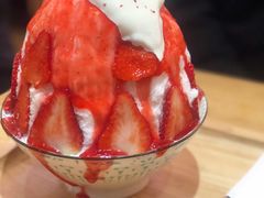 草莓生乳冰-怪物的冰与火(天虹商场中山路店)