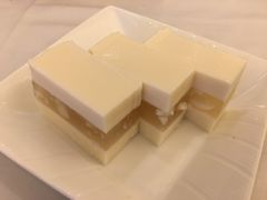 鲜奶椰皇糕-翠园(铜锣湾广场店)