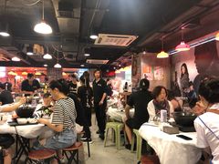 大堂-鲜入围煮花胶鸡海鲜火锅