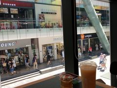 靠窗位-大鼓米线(静安吴江DM店)