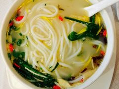 过桥米线-蝴蝶泉宾馆-中餐厅