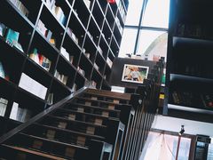 -钟书阁(松江泰晤士小镇店)