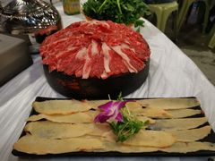 安格斯牛肉-鲜入围煮花胶鸡海鲜火锅
