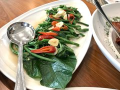 -Chom Cafe and Restaurant