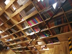 -新华书店(解放中路店)