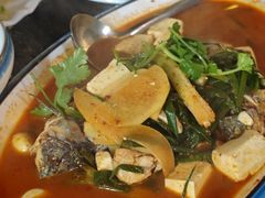 白族酸辣鱼-四方小吃·白族庭院餐厅