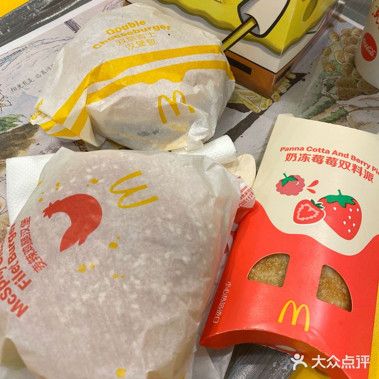 麦当当新品派！还有海绵宝宝套餐！玩具让我有点失望...