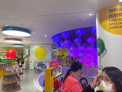 -m豆巧克力世界(上海世茂广场店)