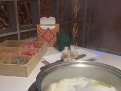 -喃喃椰·糟粕醋·椰子鸡火锅(七堡花园店)