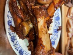 -老天桥酱肉烧饼夹肘子(天桥店)