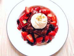 士多啤梨巧克力金箔蛋糕-Espuma(尖沙咀店)