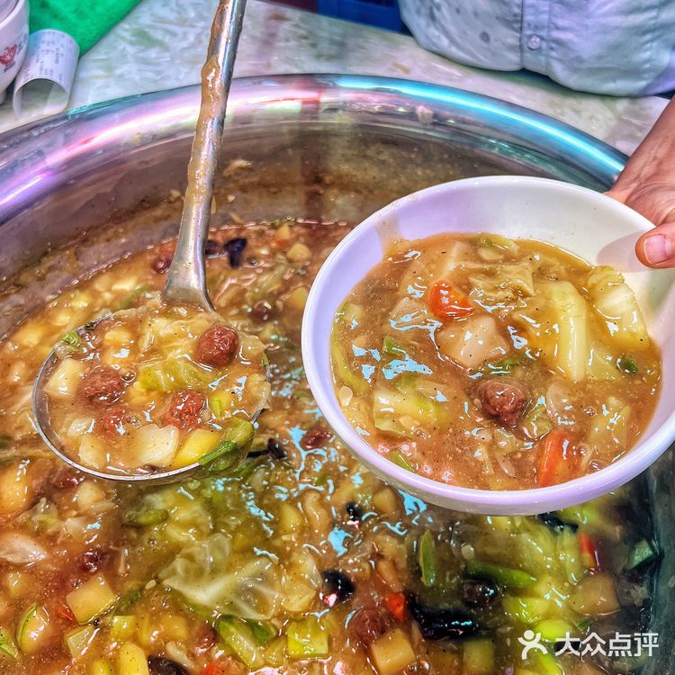 吃起来特别爽 牛肉夹馍肉给的实在 再夹个咸鸭蛋