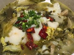 -渝是乎酸菜鱼(龙旗购物中心店)