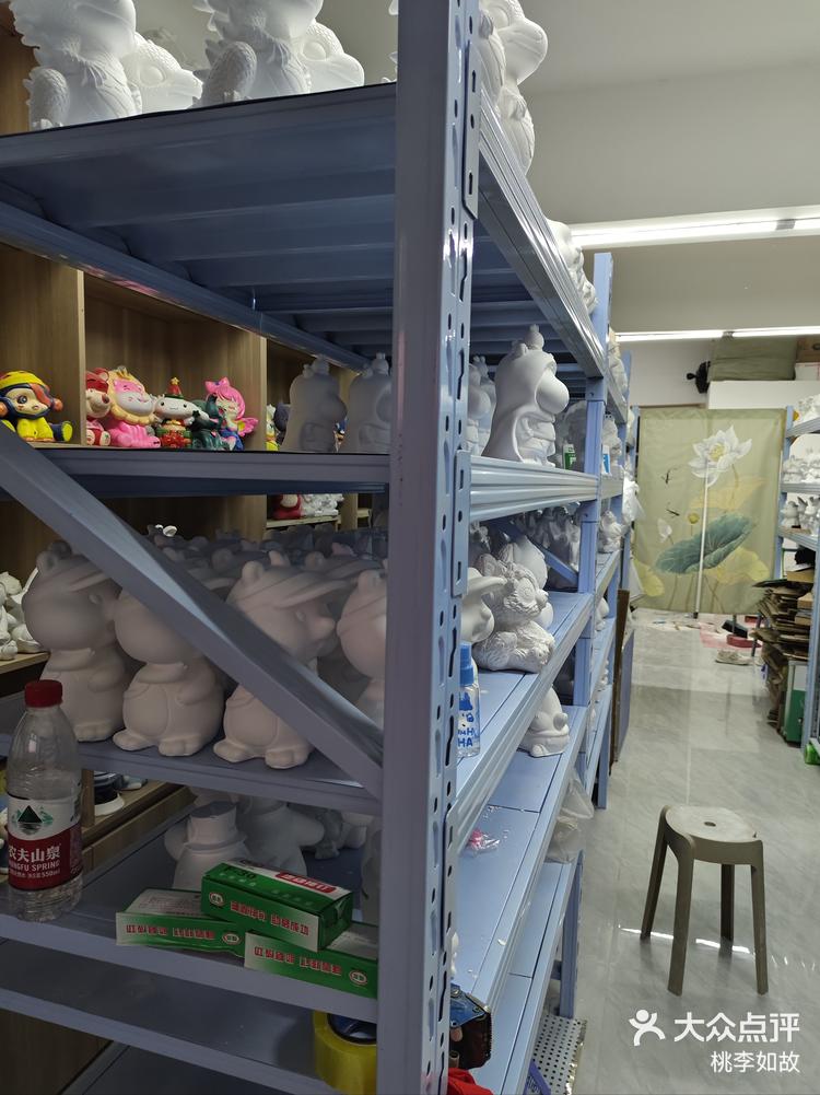 这家石膏娃娃便宜不贵
