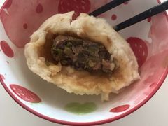 香芹牛肉包子-聚德华天护国寺小吃(甜水园店)