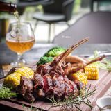 啤酒烧烤的季节