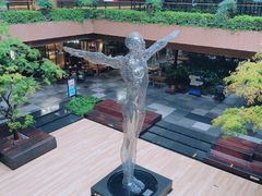 -瑞虹新天地月亮湾