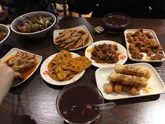 -爆炸头阿姨小四川正宗川味小吃(无任何分店)